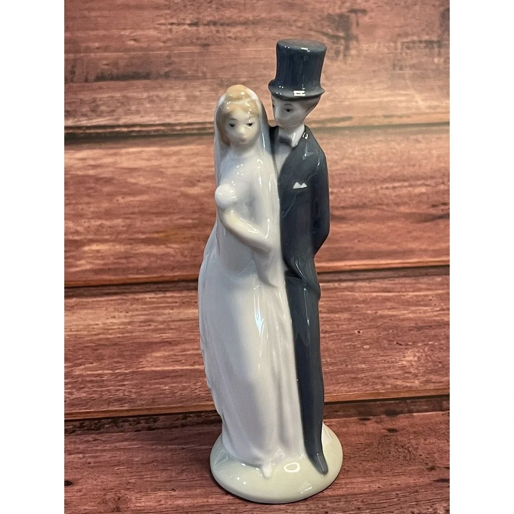 Vtg  NAO by Lladro Figurine/Cake Topper #02010109 